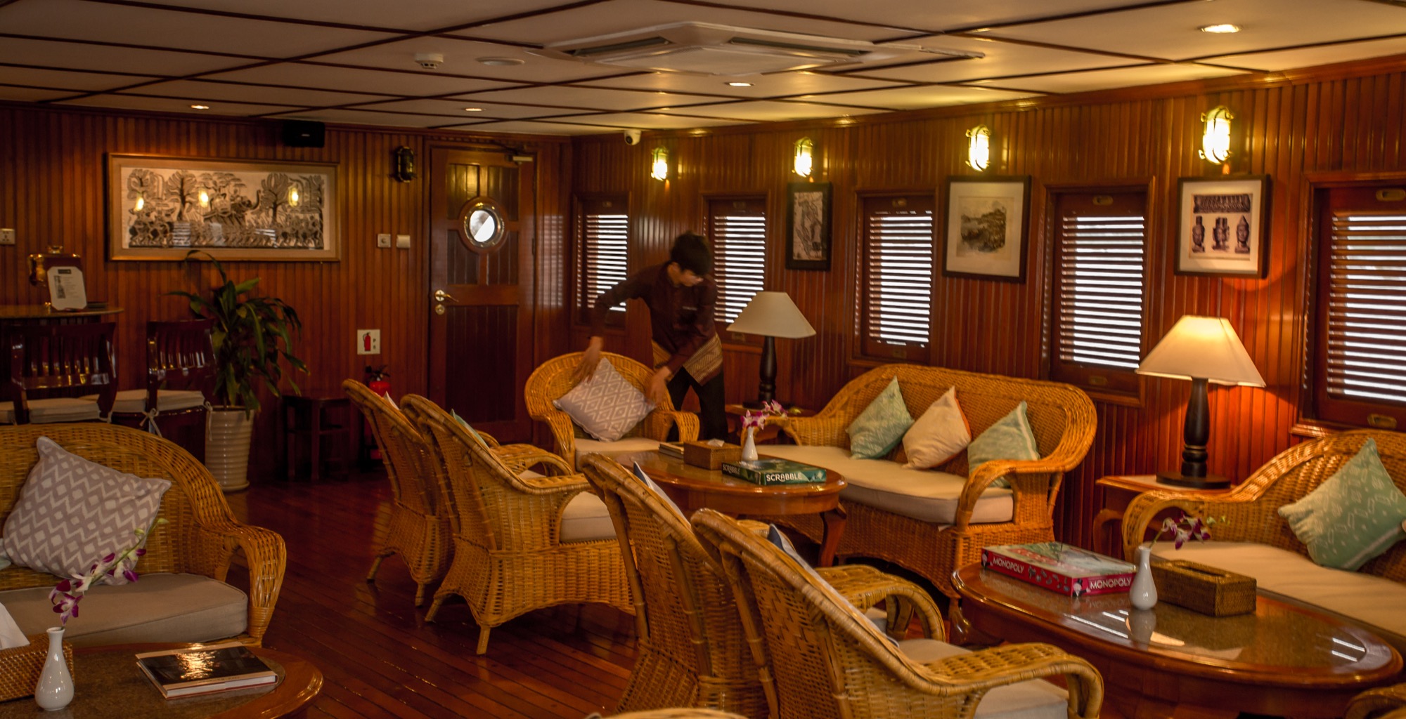 Pandaw RV Mekong Pandaw Saloon 4.jpg